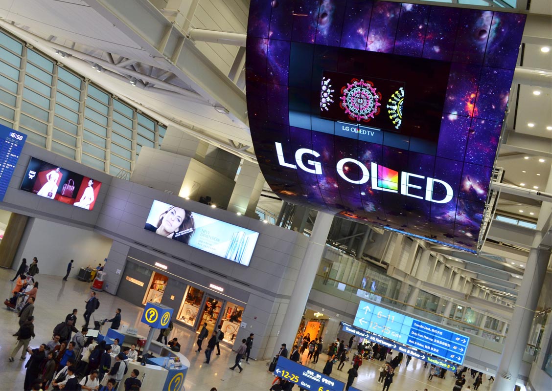 KOREA AIRPORT OLED SCREEN